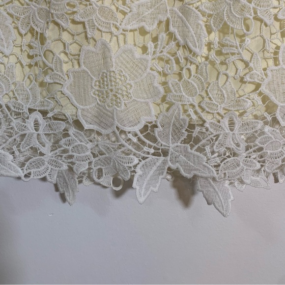 White Stretchable midi floral pattern skirt - Picture 3 of 8